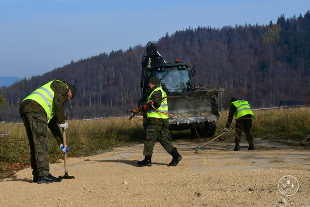 Między powodzią, a zimą. Operacja FENIKS nie słabnie.