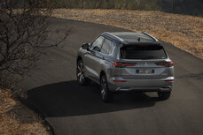 New Outlander PHEV_015L.jpg