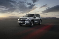 New Outlander PHEV_001L.jpg