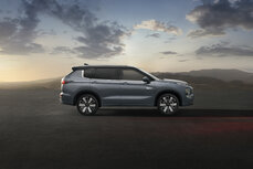 New Outlander PHEV_004L.jpg