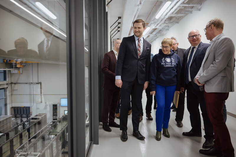 Na zdjęciu: Piotr Grzelak, wiceprezydent Gdańska, Maria Mrówczyńska, podsekretarz stanu w Ministerstwie Nauki i Szkolnictwa Wyższego, prof. Krzysztof Wilde, rektor PG. Fot. Bartosz Bańka/PG