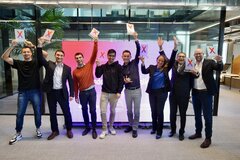 Zwycięzcy Santander X Global Challenge Innovation in Health zdjęcie wspólne
    