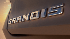 New_Mitsubishi_Grandis_Teaser_002.png