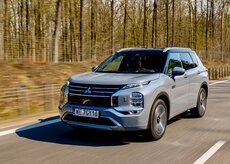 mitsubishi-outlander-phev-2025-30-jpg