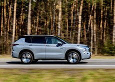 mitsubishi-outlander-phev-2025-26-jpg