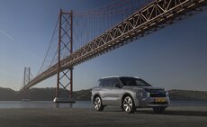 new-outlander-phev-moonstone-grey_001hr-jpg