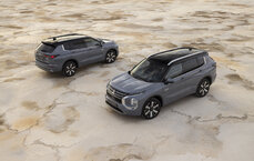 new-outlander-phev_033l-jpg