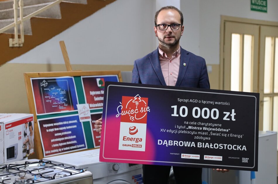 Nagrody dla Dąbrowy Białostockiej za zajęcie I miejsca w plebiscycie „Świeć się z Energą” w województwie podlaskim