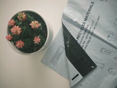 ponad-50_-opakowan-ekspresowej-dostawy-shein-wykonano-z-recyklingowego-plastiku-certyfikowanego-przez-grs_foto-4-jpg