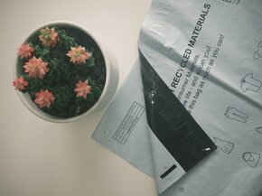 Ponad 50_ opakowań ekspresowej dostawy SHEIN wykonano z recyklingowego plastiku, certyfikowanego przez GRS_foto (4).jpg