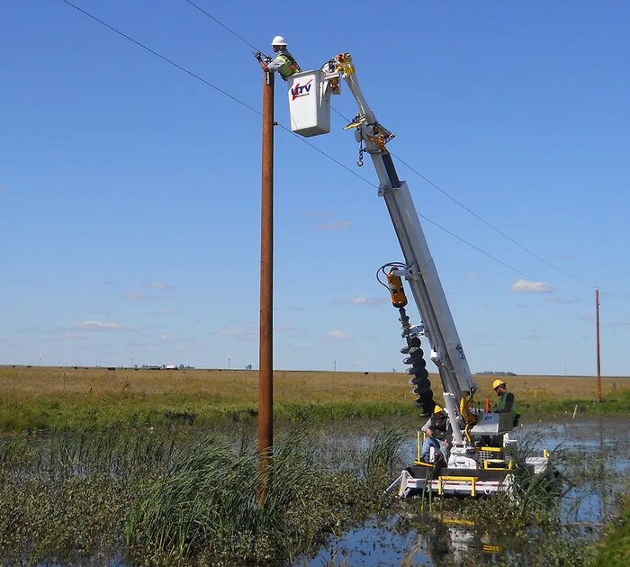 Mobilne słupy, drony transportowe i podnośniki gąsienicowe. TAURON Dystrybucja wdraża nowoczesne technologie