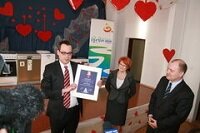 Przekazanie charytatywnych nagród podczas 3. edycji "Świeć się z Energą"