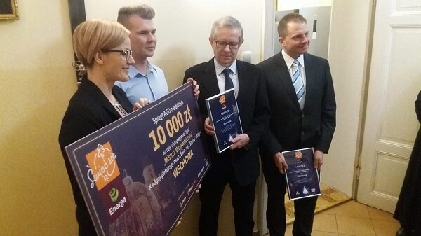 Przekazanie charytatywnych nagród we Wschowie