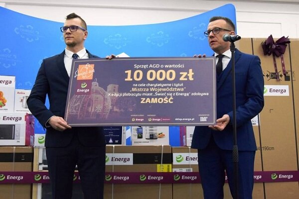 Przekazanie charytatywnych nagród w Zamościu