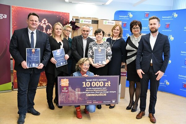 Przekazanie charytatywnych nagród w Świnoujściu