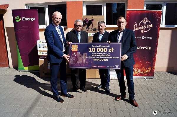 Przekazanie charytatywnych nagród w Mrągowie