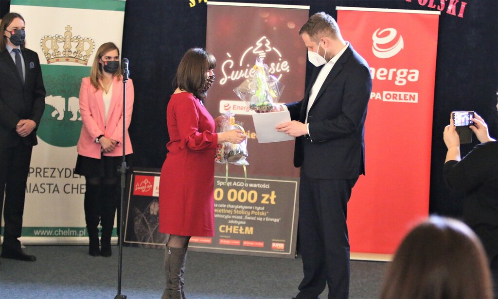 Anna Tokarska, dyrektor Chełmskiego Centrum Pomocy Dziecku i Rodzinie i Janusz Cieszyński, I zastępc