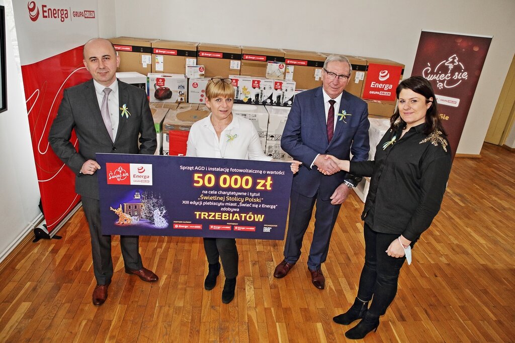 Uroczystość przekazania nagród w Trzebiatowie