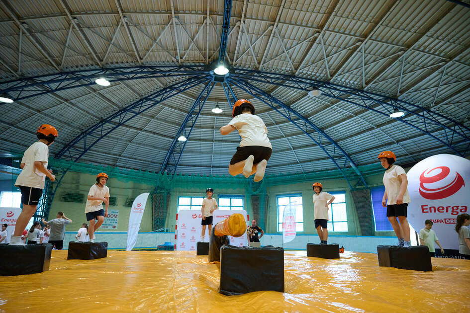 Trzy dni, trzy szkoły, setki uśmiechów i ponad tysiąc przejechanych kilometrów! Drużyna Energii odwiedziła Olsztyn, Tomaszów Mazowiecki i Bieganowo