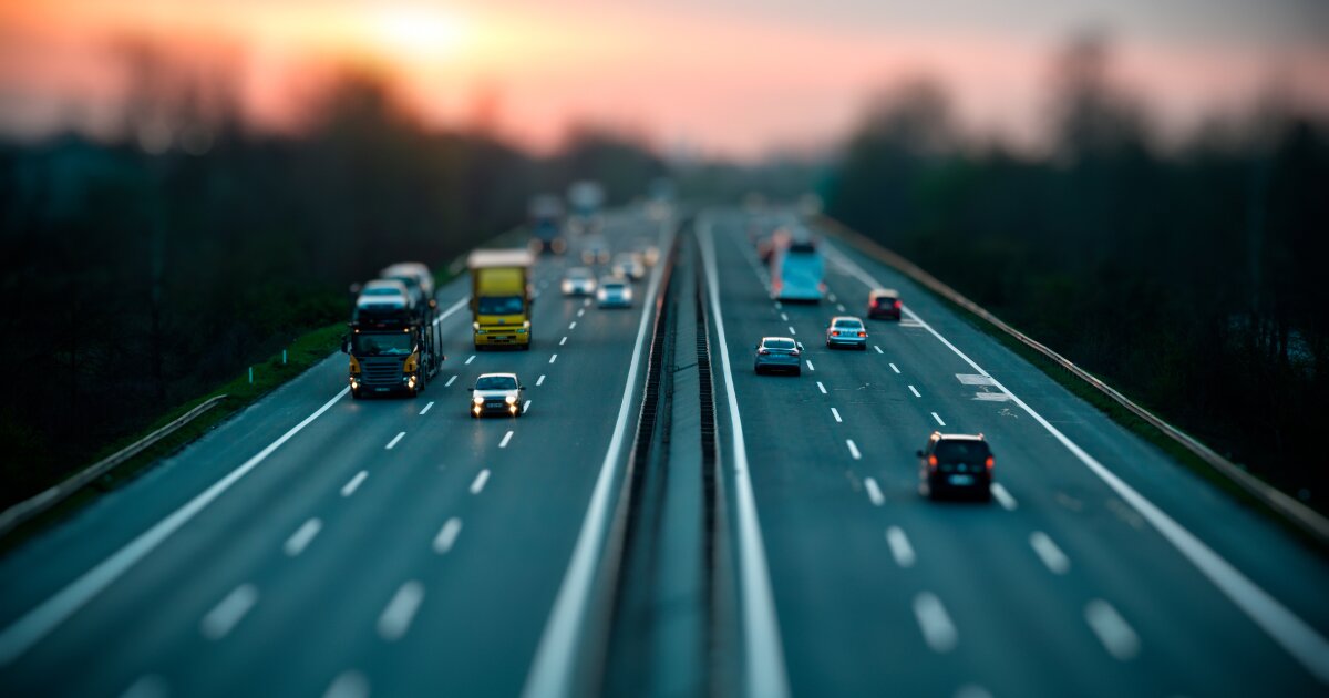 Wakacyjna gorączka ruchu – jakie są letnie zakazy jazdy i kary za niedostosowanie się do przepisów?