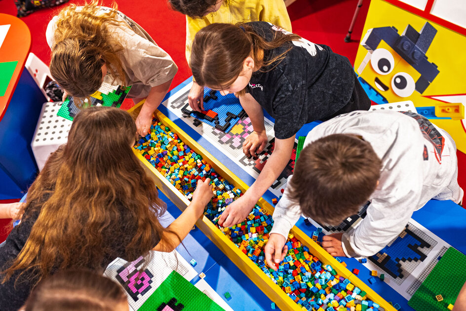 Lato w Porcie Łódź – kino pod chmurką, owocowe nagrody i wodne atrakcje w Sport Stacji