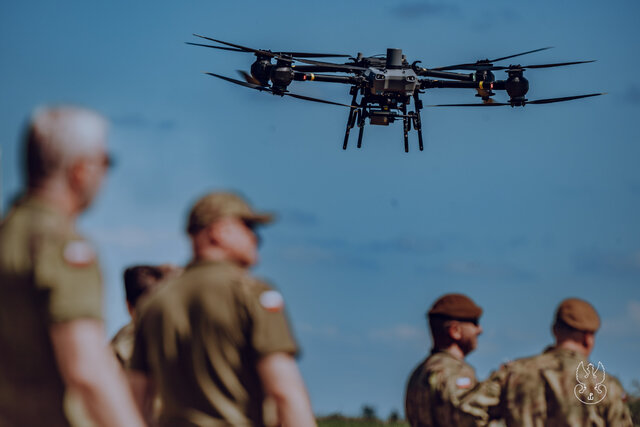 Warsztaty dla wojskowych pilotów dronów w Radomiu