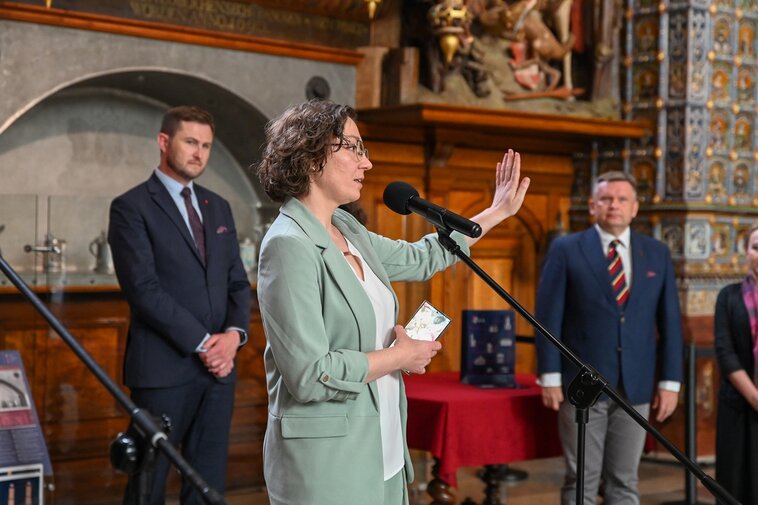2025 06 27 Brefing , Dwór Artusa, Izabela Jastrzembska-Olkowska, mat MG,fot A Grabowska 1 (24)