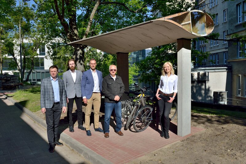 Na zdj. od lewej: dr inż. Bartosz Sobczyk, mgr inż. Jakub Zembrzuski, dr hab. inż. Mikołaj Miśkiewicz, prof. PG, prof. dr hab. inż. Jacek Chróścielewski, prof. dr hab. inż. Magdalena Rucka. Fot. Krzysztof Krzempek / Politechnika Gdańska