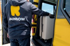 wakacje-bez-stresu_-z-rainbow-zaczynaja-sie-juz-na-parkingu-2-jpg