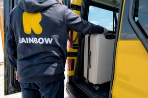 Wakacje bez stresu_ Z Rainbow zaczynają się już na parkingu 2.jpg
