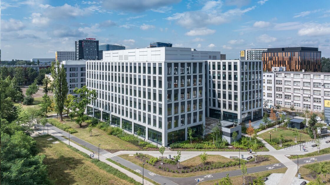 Biurowiec B10 we Wrocławiu z certyfikatem WiredScore Platinum – nowy standard łączności cyfrowej we Wrocławiu