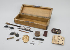 kasetka-z-przedmiotami-osobistymi-olgi-boznanskiej-1897-1940-muzeum-narodowe-w-krakowie-jpg