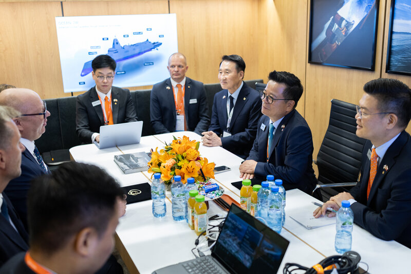 Przedstawiciele Hanwha Ocean