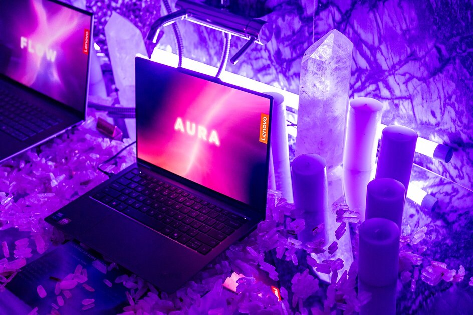 Człowiek, natura i technologia w jednym miejscu – Lenovo podczas Hotel Warszawa Art Fair 2025 pokazało niezwykłą instalację artystyczną „Flow”