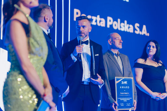 Nagrodę odebrał Paweł Witkowski, dyrektor Biura Operacji Logistycznych Poczty Polskiej 
