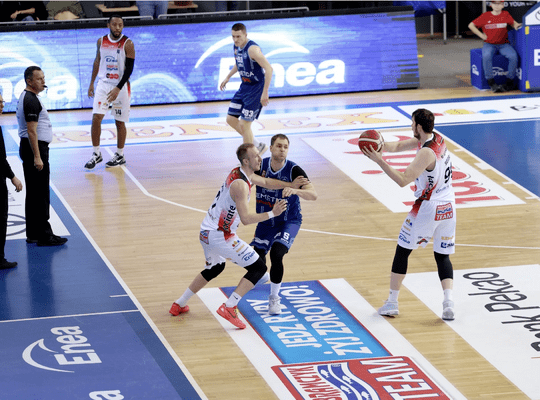 Enea pozostaje sponsorem tytularnym drużyny seniorów i juniorów Astorii Bydgoszcz 4