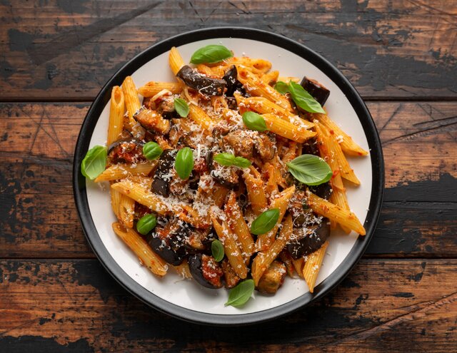 makaron z baklazanem i sosem pomidorowym.jpeg