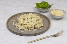 makaron-z-kurczakiem-i-groszkiem-jpg