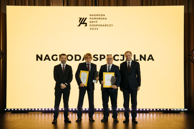 Na zdjęciu od lewej: Stanisław Szultka, dyrektor Departamentu Rozwoju Gospodarczego Urzędu Marszałkowskiego Województwa Pomorskiego, Romuald Kinda, przewodniczący rady nadzorczej LEX Secure AI, prof. Krzysztof Wilde, rektor Politechniki Gdańskiej, Mieczysław Struk, marszałek województwa pomorskiego. Fot. Łukasz Tokarczyk/UMWP