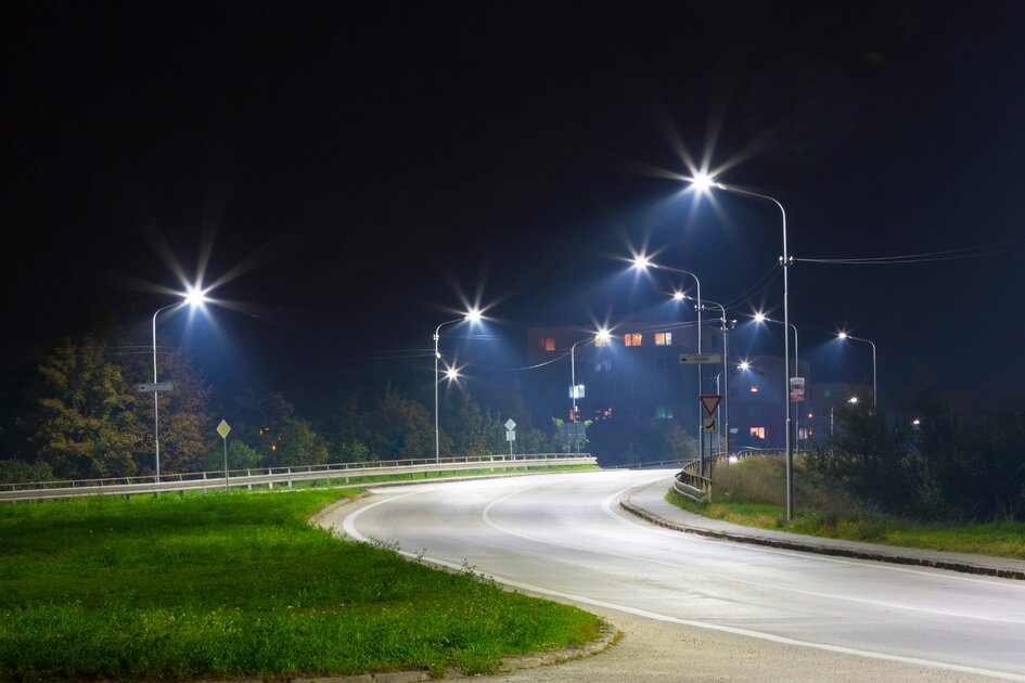 Jaśniej i oszczędniej w Sierakowicach. Nowe lampy LED od Energi Oświetlenia