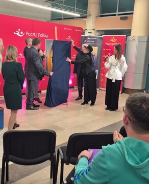 Odsłonięcie znaczków z dziełami Wojciecha Siudmaka 