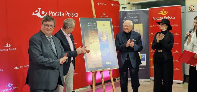 Prezentacja znaczków z dziełami Wojciecha Siudmaka 