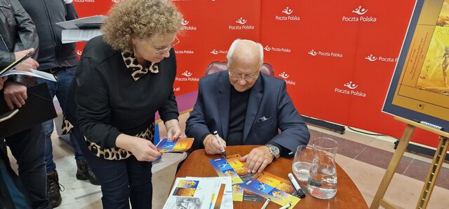 Mistrz rozdawał autografy 