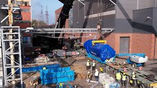 prace-nad-rozkladunkiem-transportu-silnikow-na-terenie-ec-elblag-jpg