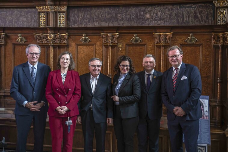 Od lewej: Karl-Matthias Klause, Izabela Jastrzembska-Olkowska, Stanisław Wyrostek, Aleksandra Dulkiewicz, Waldemar Ossowski, Andre Esperling. 