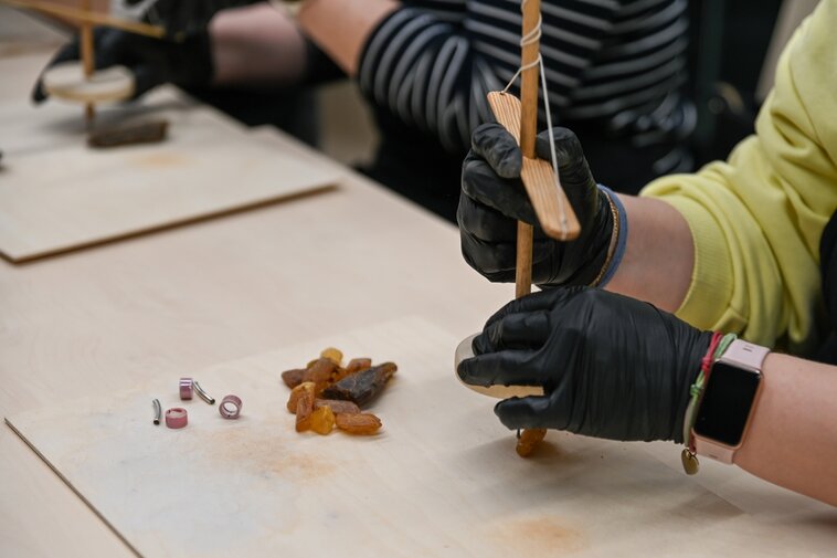 Bursztynowy reset głowy, warsztaty w Muzeum Bursztynu, fot. A Grabowska