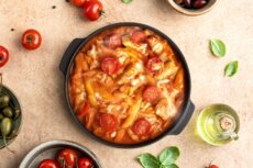 zapiekanka-makaronowa-z-kurczakiem-i-pomidorami-png