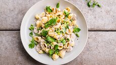 kalafiorowy-makaron-alfredo-z-groszkiem-jpg