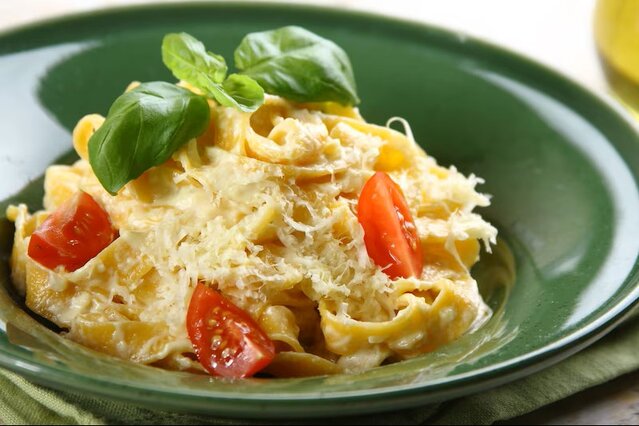 Fettuccine Alfredo.jpg