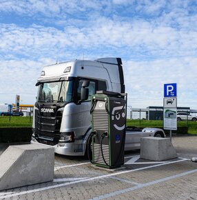 GreenWayScania web-1_ciężarówka.jpg